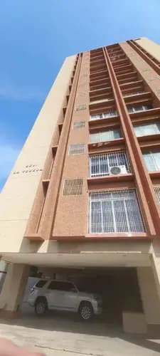 Apartamento Tipo Estudio En Alquiler En Piso Alto, Sin Amoblar Y Cercano Al Colegio La Epifanía. Gl