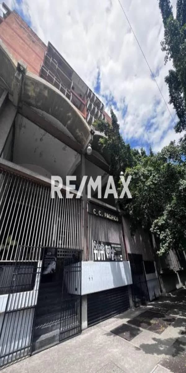 ¡Oficina en Venta en la Avenida Bolívar, Maracay, Edo.Aragua!Edifici Pacifico