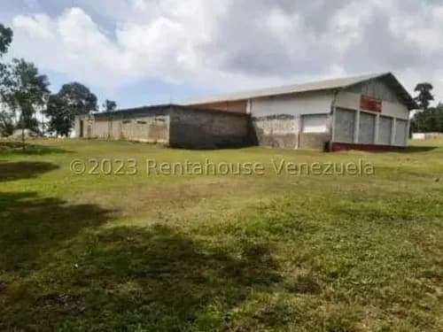Abb / En Venta Con Piso De Concreto, Rejas De Seguridad, 8 Puertas De Santamaria, Pozo Séptico, Sumidero, Tanque De Agua De 120.000 Ltrs.el Junquito En Venta / Mls #24-4737