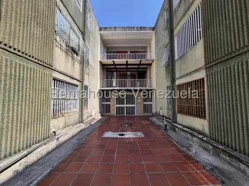 En Alquiler Amplio Apartamento En La Mora Cabudare, Cód. 26-14916, Julio Martínez, Gas Por Tubería, Tanque Cilíndrico, Aires Acondicionados.