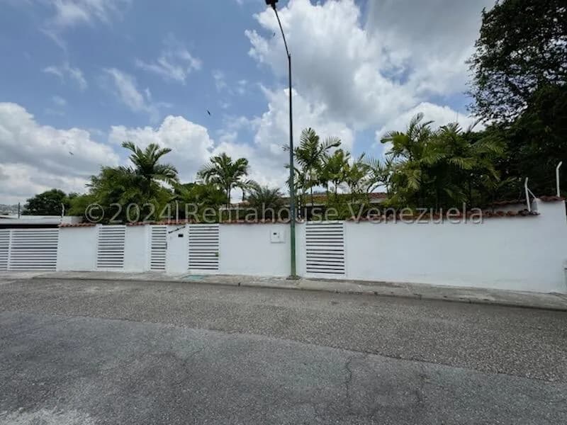 Casa (Duplex) en Venta en Prados del Este, Distrito Metropolitano