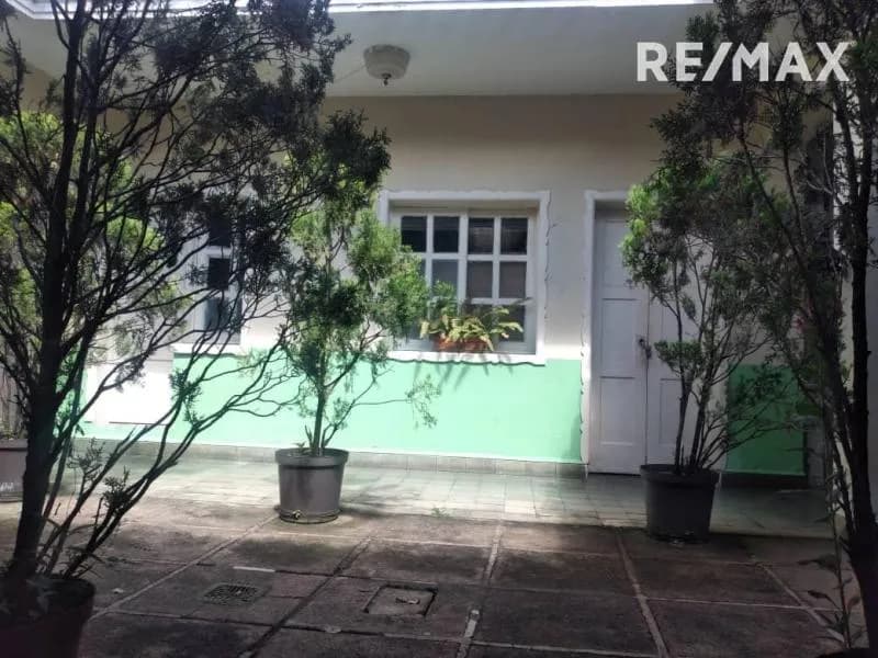 EN VENTA HERMOSA CASONA UBICADA EN EL CENTRO DE LA CIUDAD CON FONDO DE COMERCIO PARA RESTAURANT