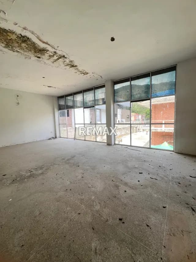Alquiler de Exclusivo Local Comercial en El Castaño
