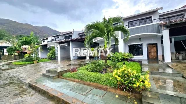 En Venta Amplio Townhouse en Res. XCARET, El Castaño – ¡Oportunidad!