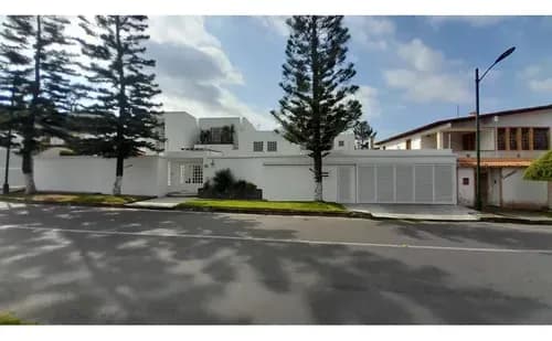 Casa En Urb Los Picachos Áreas Sociales Con Piscina En Los Teques.
