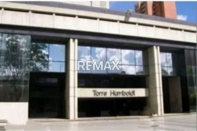 Se Alquila Excelente Oficina de 360 m2 en la Torre Humboldt.