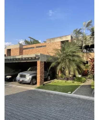 Town House En Venta - La Granja