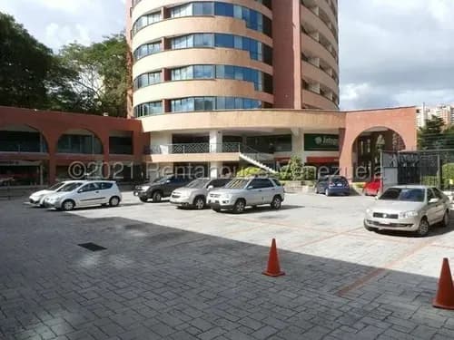 N Alquiler, Funcional Oficina Ubicada En Torre Empresarial, En El Corazon De Valencia, Planta 50% , Inm 24-14068. Solo Clientes