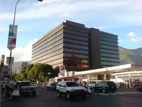 Alquilo Oficina 144m2, 2 Baños, Centro Seguro La Paz 9953
