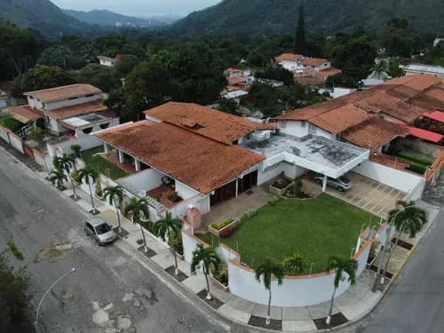 Hermosa Casa En Urbanización El Castaño, Maracay