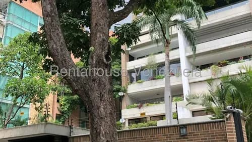 Apartamento En Venta Tipo Pent-house En Campo Alegre En Obra Gris De Dos Niveles Y En Calle Cerrada #26-20537