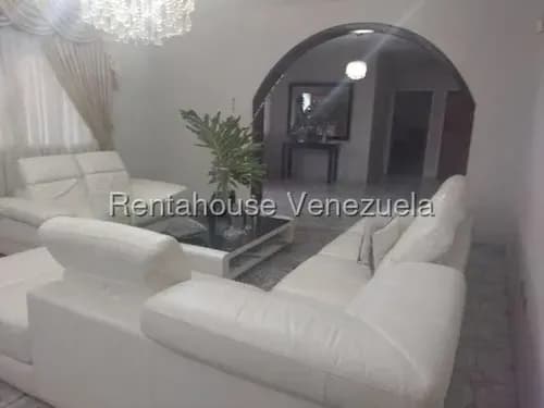 Kc.g. #26-8194 Déjate Cautivar Por Esta Impresionante Casa En Venta Zona Tranquila En San Antonio De Los Altos La Rosaleda