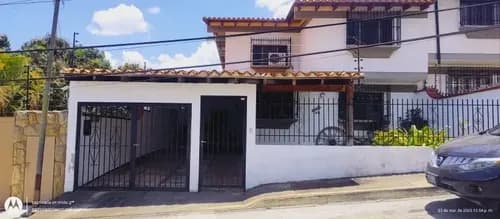 Urbanizacion Miranda. Casa 2 Niveles. Facil Mantenimiento. Techos De Madera.hidroneumatico. Vigilancia Privada. En Urbanizacion Cerrada.