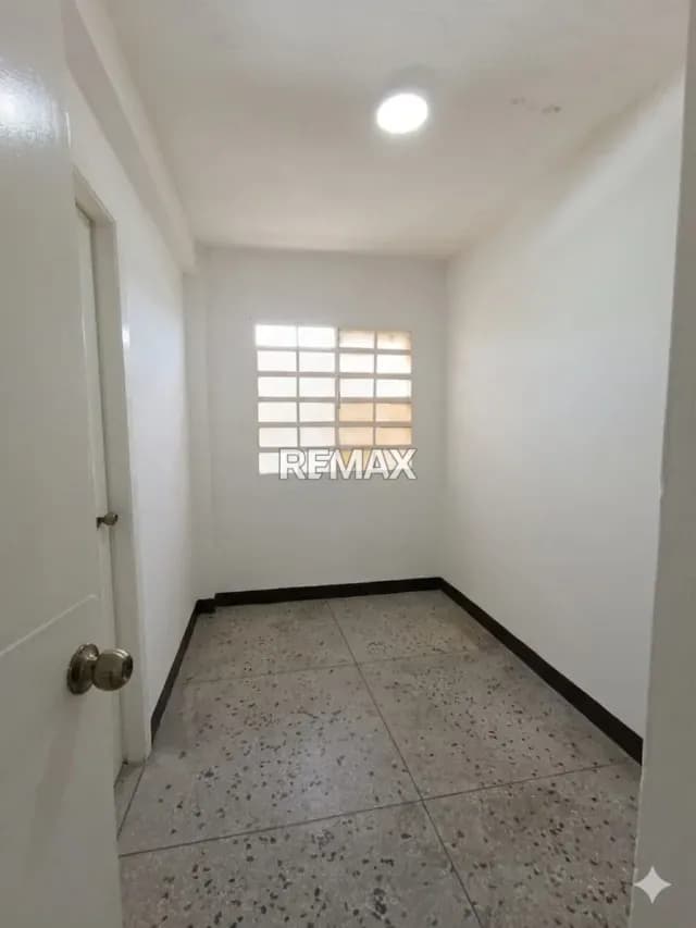 CONSULTORIO EN ALQUILER EN AV LIBERTADOR
