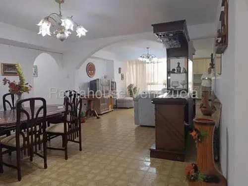 Venta De Cómodo Apartamento En Los Teques / Gc