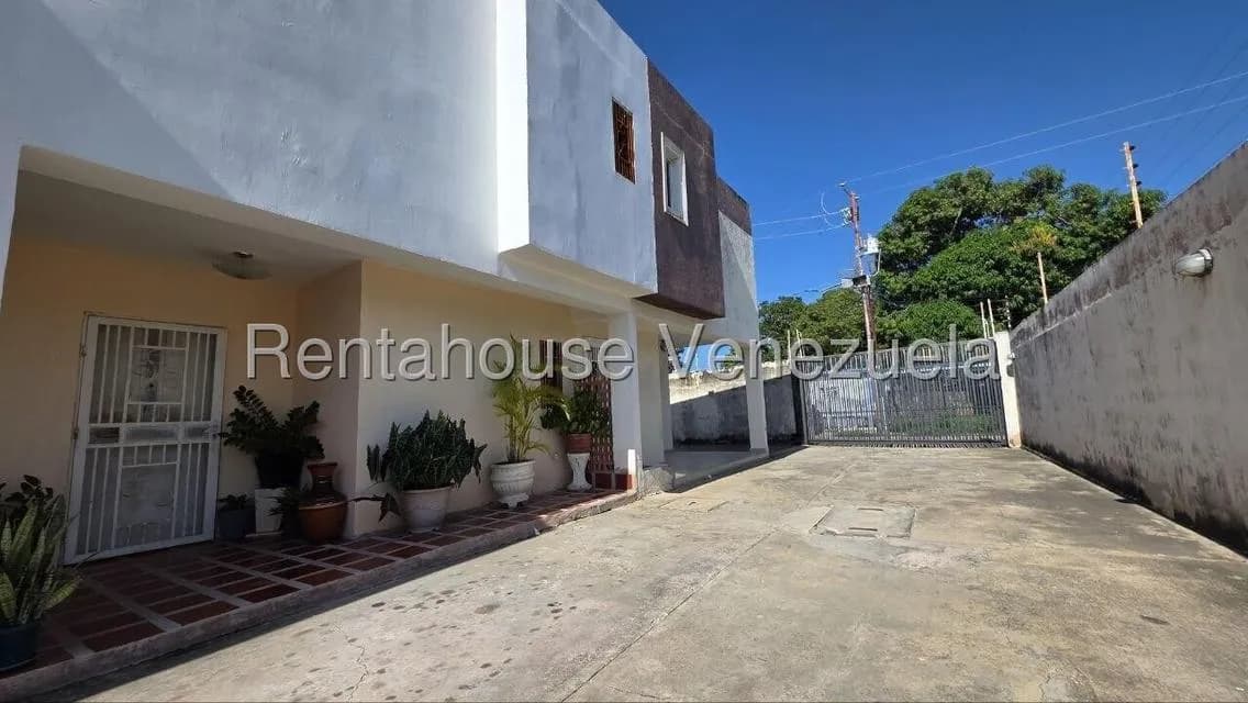 Townhouse (Duplex) en Venta en Avenida 34, Zulia