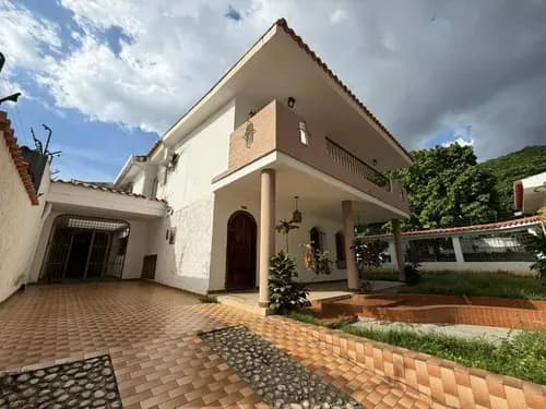Casa 454m2 De 2 Niveles En El Trigal Norte, 5hab, 5b, 4pe. A1. Solo Clientes