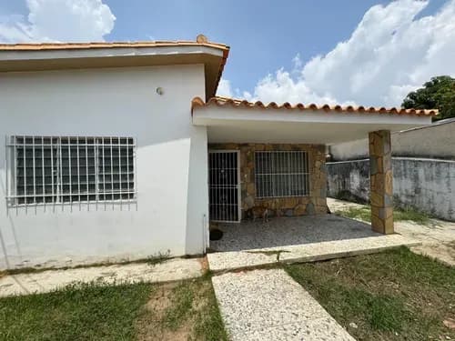 Casa Para Remodelar En Venta, (sandra Nino) Calle La Cumaca, San Diego, Anexo, Abril