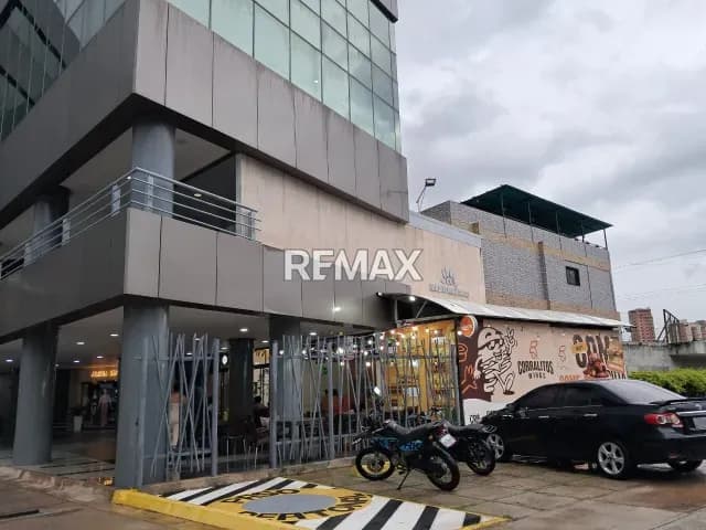 Alquiler Local comercial con Terraza en frente C.C. Jardin Mañongo