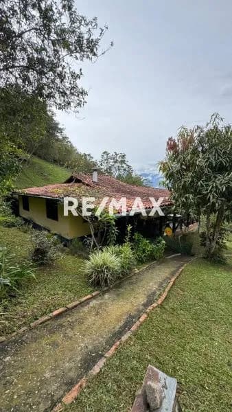 En venta hermoso terreno con casa