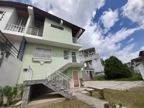 Estupenda Casa Bifamiliar En Venta De 500mts² En El Marques