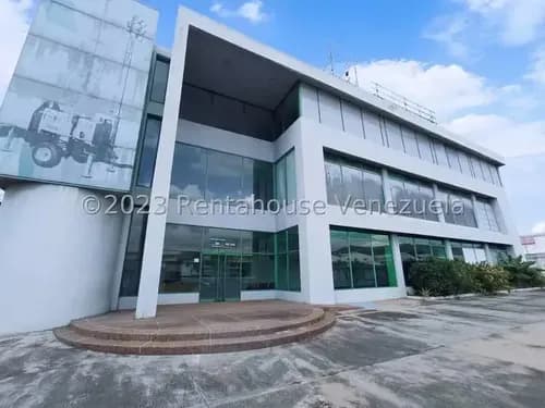 ¡una Oportunidad De Inversión Imperdible! Presentamos Un Magnífico Edificio Empresarial Con Galpones Adosados, Un Espacioso Patio De Carga Y Descarga, Y Una Planta Eléctrica 100% Funcional.