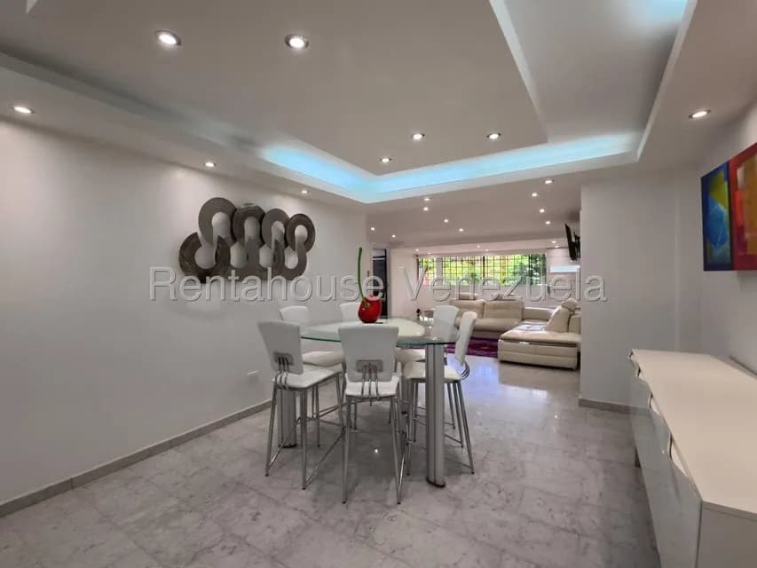 Apartamento (Duplex) en Venta en Guaicay, Distrito Metropolitano