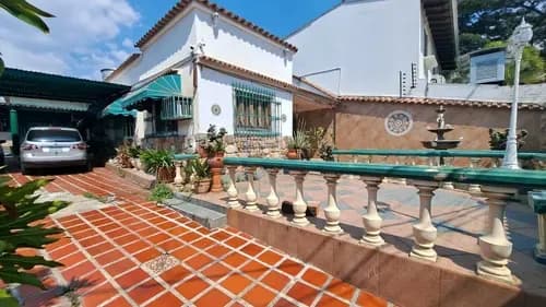 Venta De Casa El Limón. Avenida Universidad Los Rauseos