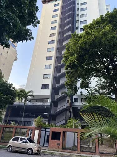 Apartamento Amplio, Muy Acogedor, Con Excelente Ubicación Y Agradable Clima, Todos Los Servicios Cerca, Centro Comerciales, Farmacias, Salida Autopista, Cuanta Con 3habitaciones Cómodas,2 Baños,malete