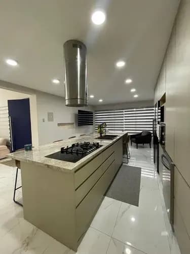 Rosaura Isla Vende Casa Totalmente Remodelada En Urb. Trigal Centro, Valencia Cod 31266 Solo Clientes