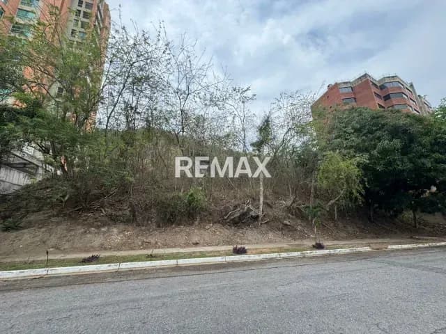 Se vende terreno en el Parral. MULTIFAMILIAR Urbanización privada.