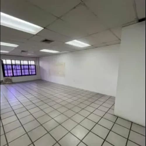 Local O Oficina Centro San Cristobal Tachira De 80 M2 En Espacio Abierto Con Baño Deposito
