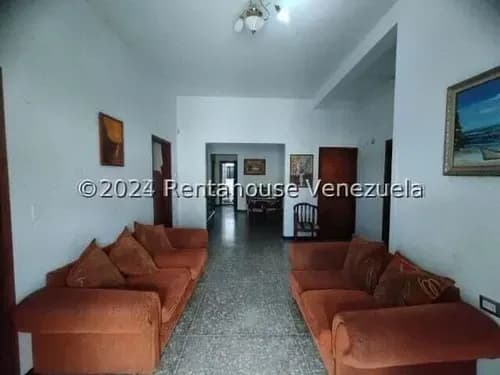 Rentahouse Lara Vende Casa Quinta Tanque 8kl En Santa Eduviges. Esquina. 5 Hab.