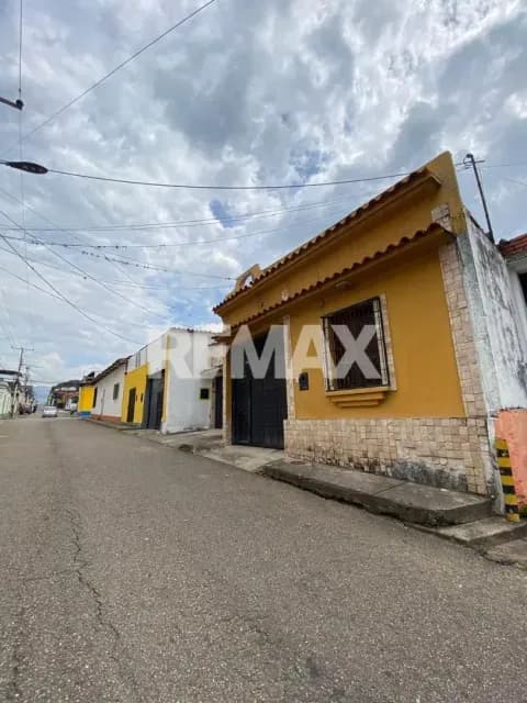 SE VENDE CASA EN LA ERMITA