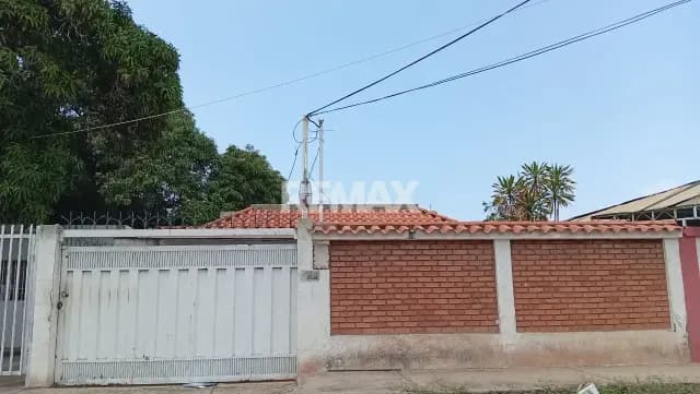 CASA EN VENTA PARA REMODELAR ZONA ESTE