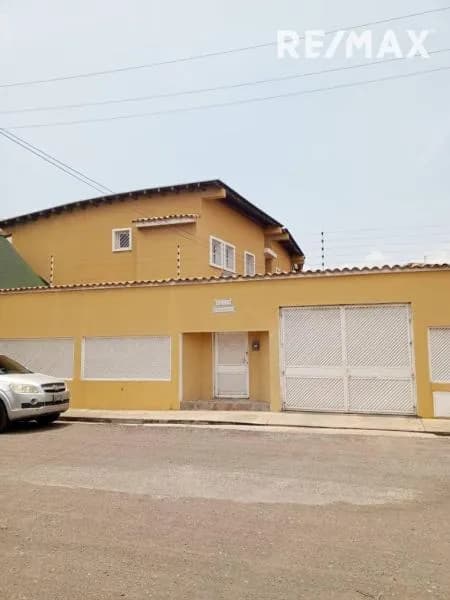 HERMOSA CASA CON PISCINA EN ALQUILER