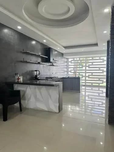 Yn( Johroj) En Venta Casa Urb La Floresta- Guacara Carabobo Cliente Directo 650mts 5 Habitaciones 5 Baños 5 Puestos De Estacionamiento Techados Amplia Cocina Con : Tope Campana Horno. Parril