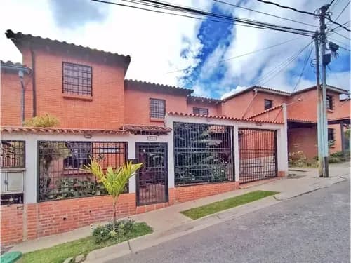 Se Vende Bello Townhouse En Llano Alto Sector Monterey, Carrizal