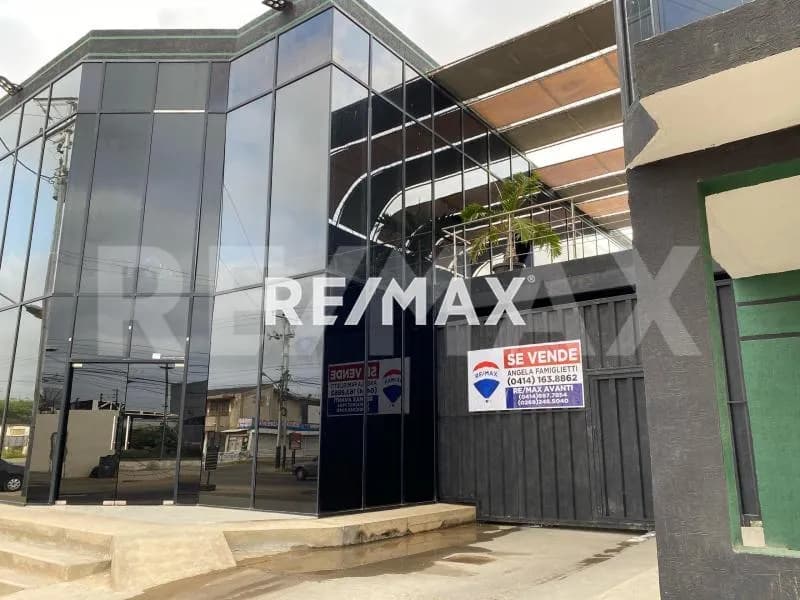 VENTA LOCALES CON TERRAZA PUERTA MARAVEN AV OLLARVIDES