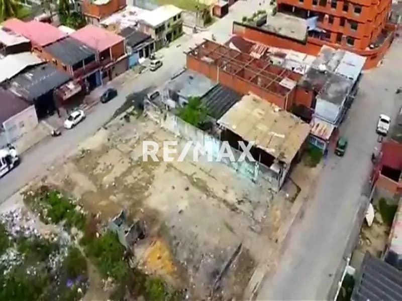 VENDE TERRENO 782,70 M2 EXCELENTE UBICACIÓN CASCO CENTRAL TUCACAS, CALLE AYACUCHO.