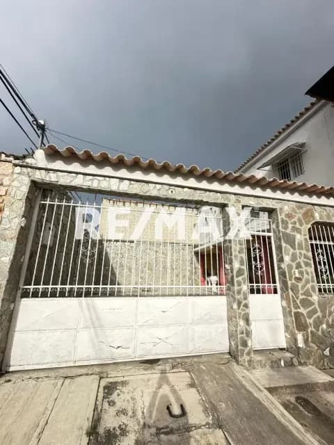Se vende casa con anexo en Urb laFundación Cagua