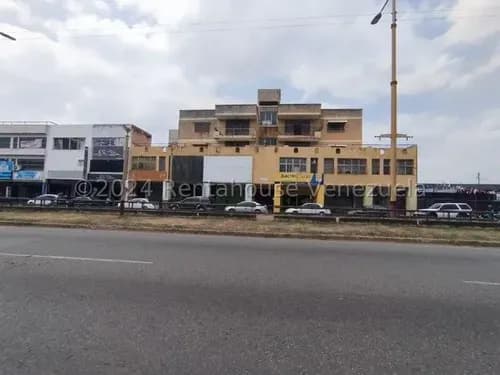 Local Comercial En Zona De Alto Tráfico Vehicular Y Peatonal, Con Acceso Directo Desde La Calle, Zona De Carga Y Descarga, Luz Trifásica, Mezzanina, Area Administrativa,doble Suministro De Energía