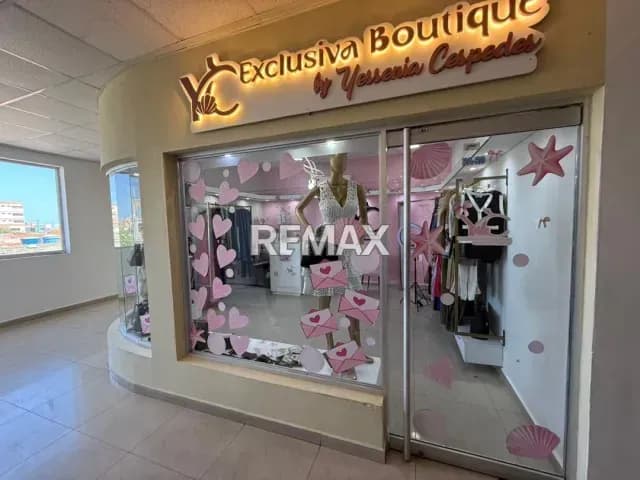 En venta local comercial. CC. Ciudad del Viento