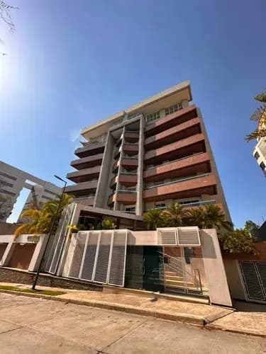 En Venta Exclusivo Penthouse Apartamento En Terrazas Del Country Res Guaparo Lake Yt