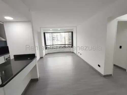 Formidable Apartamento Remodelado Se Encuentra En Un Edificio Ubicado En Una De Las Zonas Más Atractivas, Comerciales Y De Mayor Rentabilidad De La Ciudad