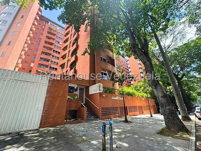 Apartamento (Multiples Niveles) en Alquiler en El Rosal, Distrito Metropolitano