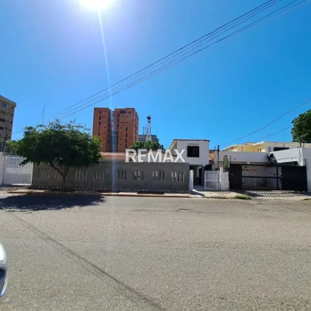 CASA COMERCIAL EN VENTA EN SECTOR TIERRA NEGRA, C.C. AVENTURA