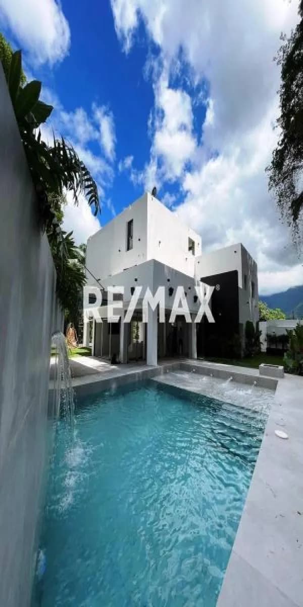 CASA EN VENTA - URB. SAN ROMÁN