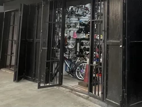 En Venta Local Comercial En Av Aranzazu Amoblado Paola C