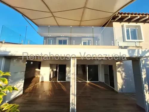 Teresita Luigi Vende Casa Quinta Ubicada En Valencia, Lomas Del Country, Sofisticación Y Tecnología Propiedad Remodelada Con Cocinas Rossetti Y Planta Eléctrica 100%. 25-12750 Abril10